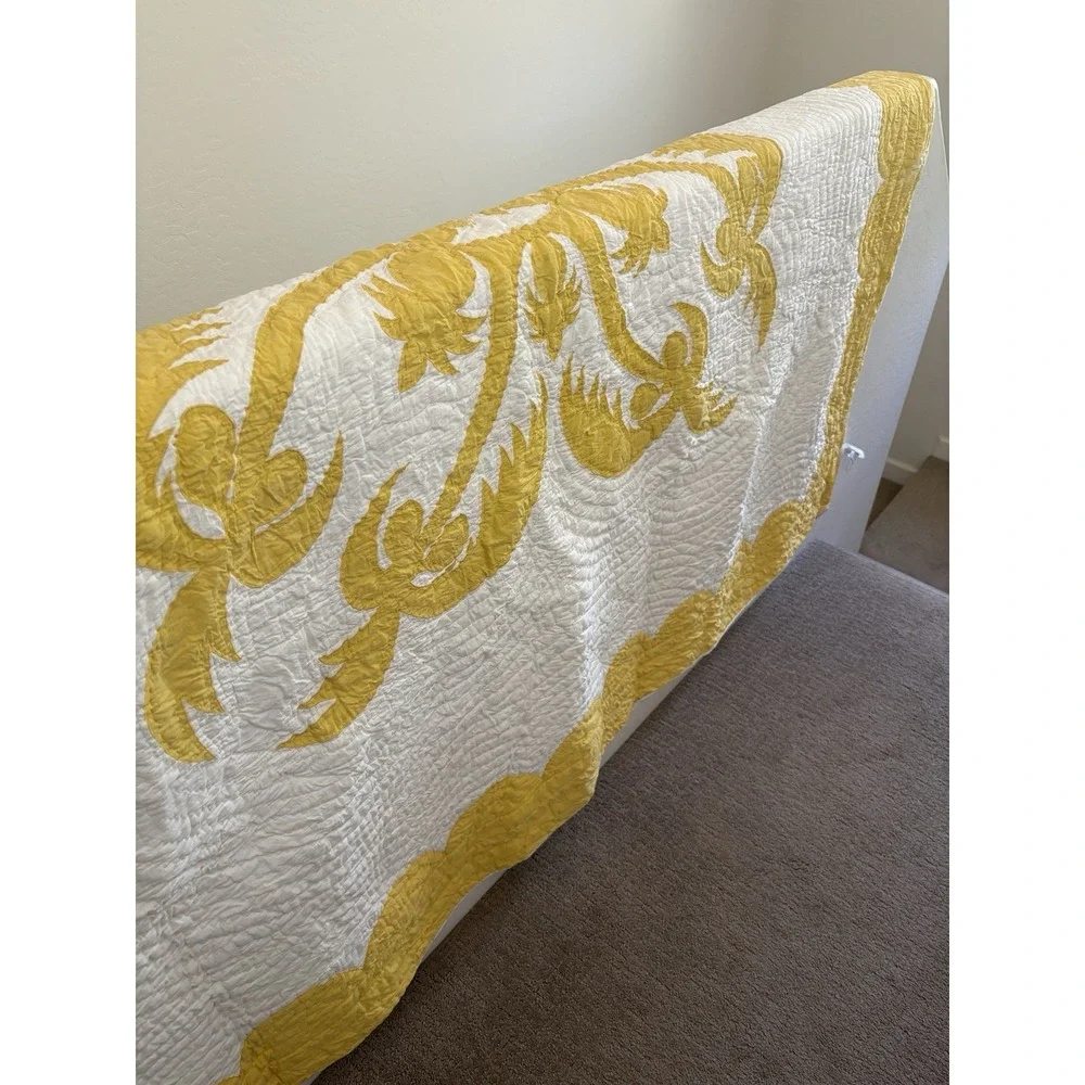 Lilly Pulitzer 1990s Pineapple Queen Quilt yellow white Hawaiian LOOK
